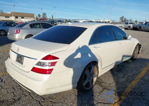 2009 Mercedes-Benz S 550 z USA, uszkodzony, nr VIN WDDNG71X39A247399